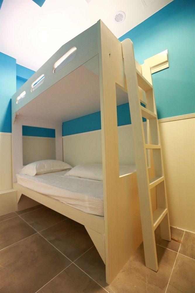 Colorz Hostel Hong Kong Exterior photo